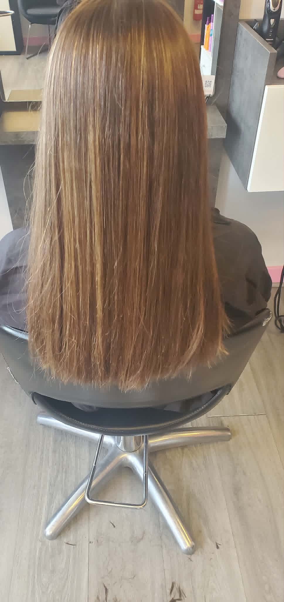 Brushing lissé sur cheveux longs caramel — Transform' & Moi, Les Sauvages